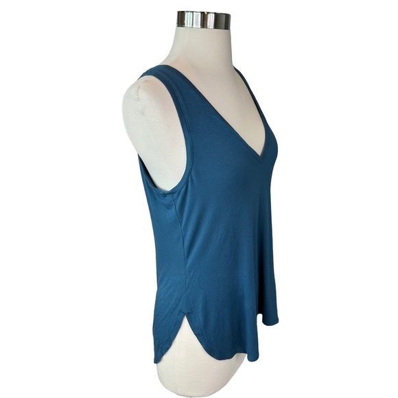 Babaton Artizia Tank Top Womens Sleeveless Stretch V Neck Blouse Blue Small - Picture 4 of 10